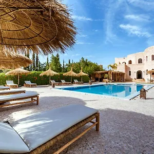 Yanitri Piscine Chauffee Riad